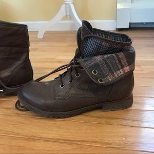 Short boots , worn once